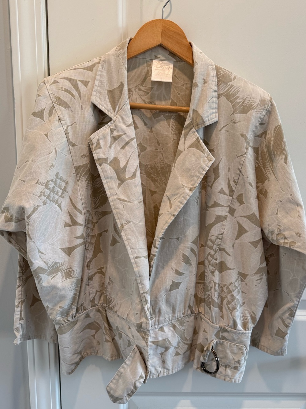 Vintage Byer Too! Made in USA Tropical Floral Jacket Blazer D-Ring Belt Beige